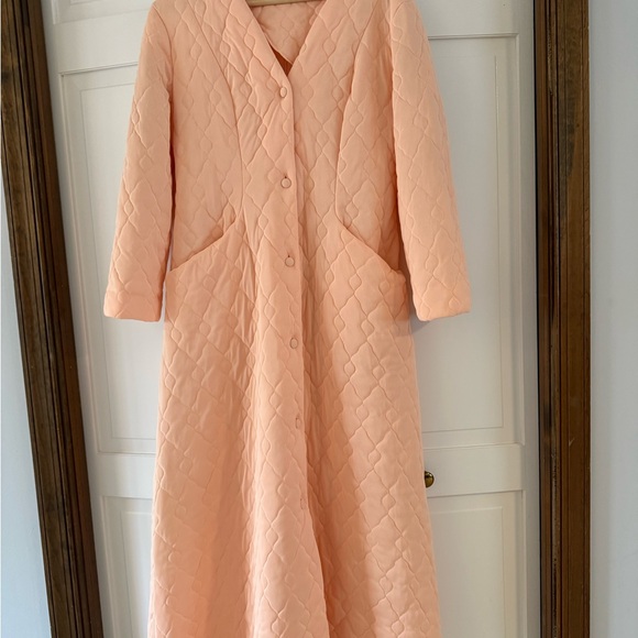 Vintage Elegance 1950-70s Peach Quilted Housecoat or Bathrobe by Lorraine Sm/Med
